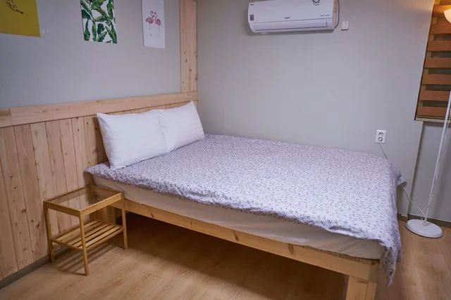 غرفة بسرير كوين، R Guesthouse 9/10