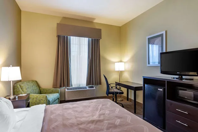 غرفة بسرير كينج، Sonesta Essential La Porte 1/5