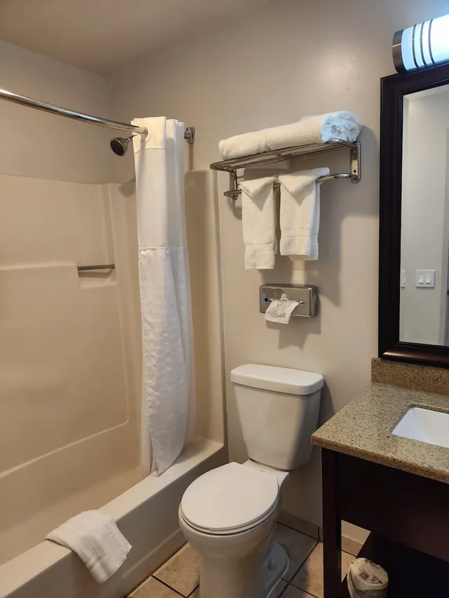 Upgrade, Suite, King Bed, Comfort Inn Yreka I-5 5/5
