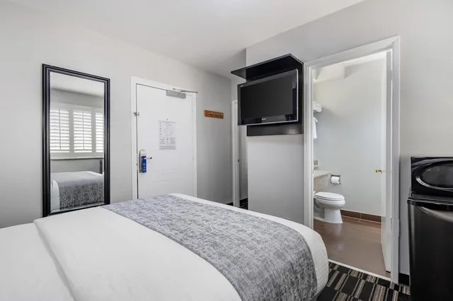 Family Suite, 2 Queen Beds, Surestay Hotel By Best Western Beverly Hills West 8/17