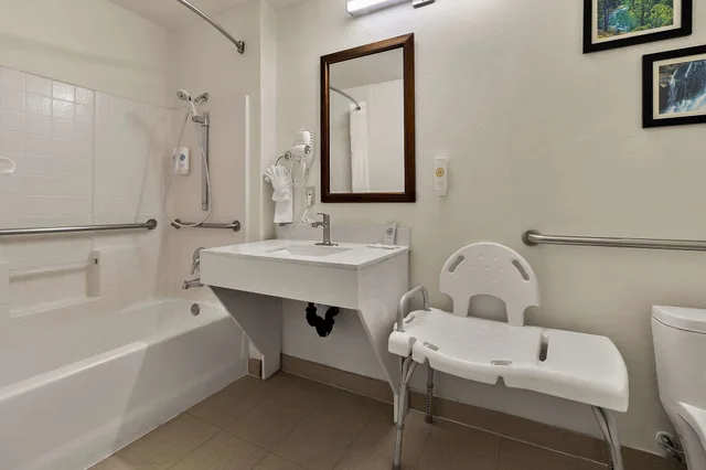 غرفة بسريرين كوين لذوي الإعاقة، Comfort Inn & Suites Sequoia Kings Canyon 5/5