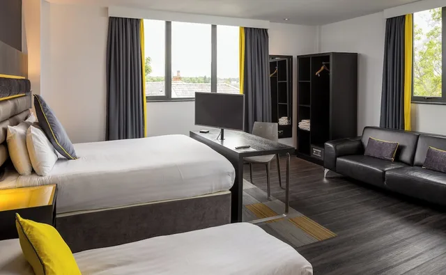 استوديو عائلي بسرير كينج مع أريكة، Roomzzz Chester City 4/5