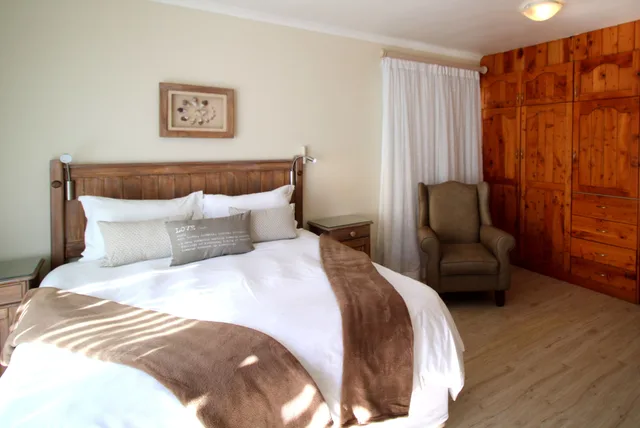 Nautilus, Queen Bed, Baywatch Villa Guest House And Self Catering Accommodation 3/5