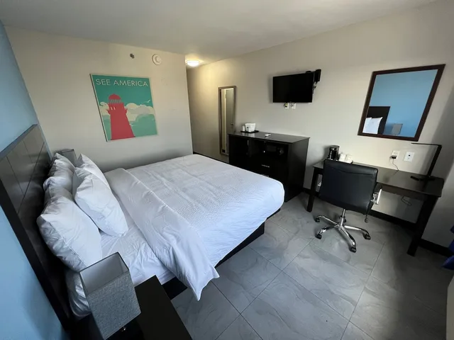 غرفة بسرير كينج لذوي الإعاقة، Travelodge by Wyndham Ozone Park 1/2