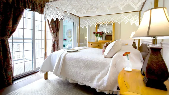 كوخ بسرير كوين، Queen Anne Inn 1/1