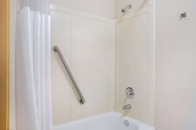 جناح بسرير كينج، La Quinta Inn Springfield South 6/6