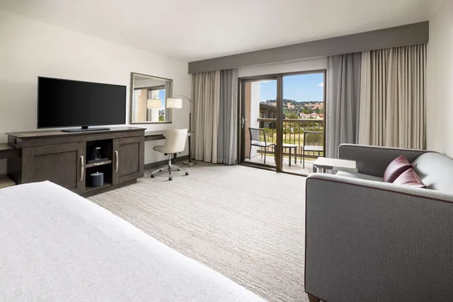 غرفة بسرير كينج بإطلالة على النهر، Hampton Inn & Suites Napa 3/4