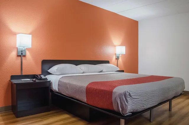 غرفة بسرير كوين للمدخنين لذوي الإعاقة، Motel6 Brockton, MA 6/9