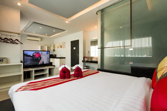 جناح جونيور، PJ PATONG RESORTEL 2/10