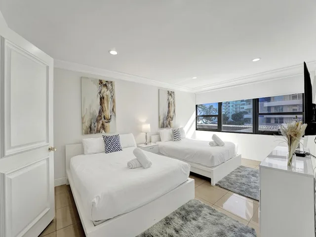 Cozy, Condo, Beach, 4 Queen Beds, Sofa، The Alexander All Suite Oceanfront Resort 2/3