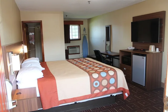 غرفة قياسية بسرير كينج، American Inn 3/5