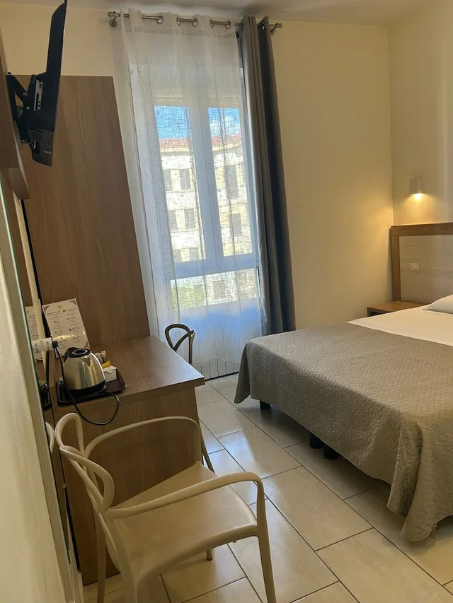 غرفة قياسية بسرير مزدوج، Milan Hostel 1/10