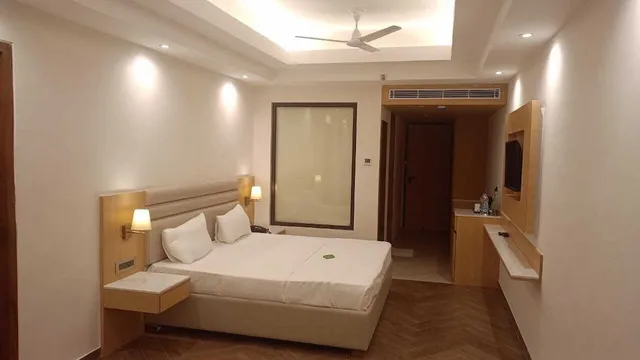 غرفة سوبيريور بسرير كينج، Click Collection Lucknow 2/4
