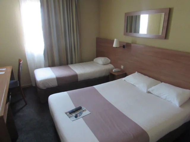 Standard, 1 Double and 1 Single Bed, Kyriad Marne La Vallee - Torcy 4/10