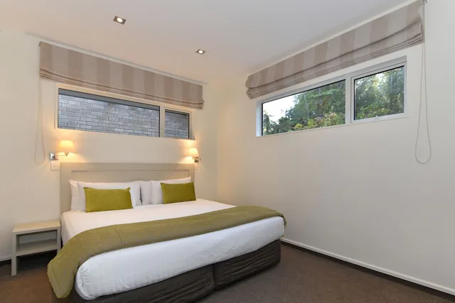 شقة سوبيريور بسرير كينج وسريرين منفصلين بإطلالة على الحديقة بغرفتي نوم بحوض جاكوزي، ASPEN COURT MOTEL FRANZ JOSEF 1/3
