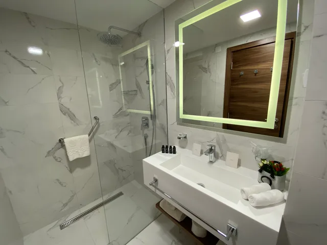 غرفة بشرفة مفردة بسرير مزدوج، Central Point Hotel Belgrade 3/3