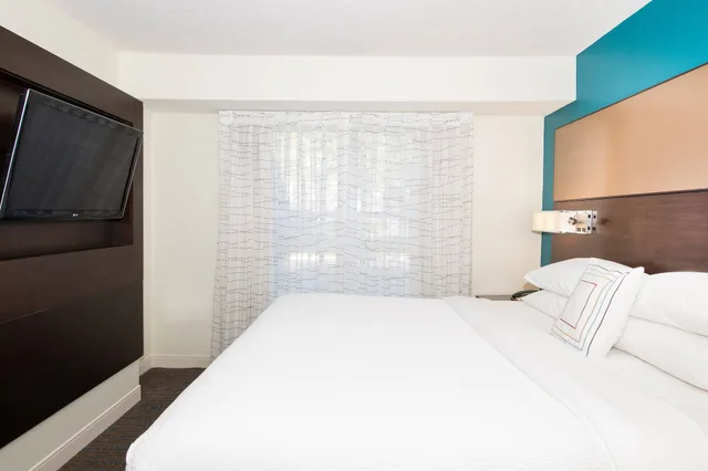 جناح بسرير كينج بغرفة نوم واحدة مع أريكة، Residence Inn Jacksonville Butler Boulevard 1/6