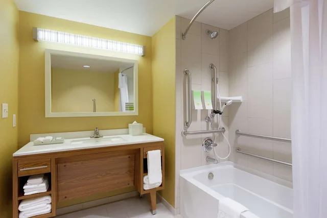 جناح استوديو بسرير كوين لذوي الإعاقة، Home2 Suites by Hilton Fort Smith 6/6