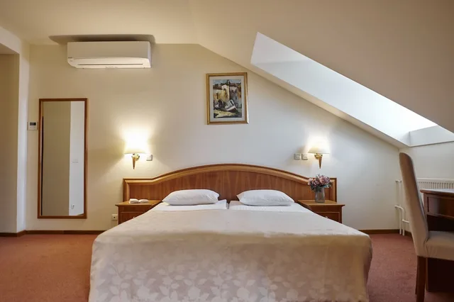 غرفة عائلية بسريرين منفصلين مع أريكة، Hotel Lovran 3/4