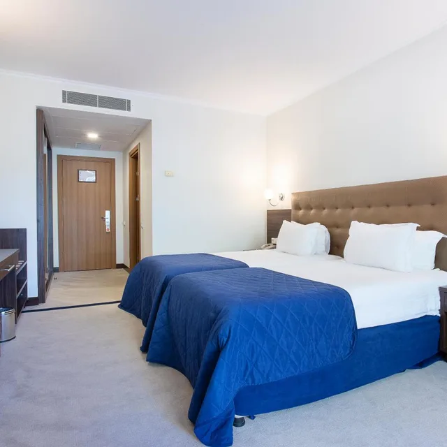 غرفة بسرير مزدوج أو سريرين منفصلين مع سرير إضافي، Pine Beach Hotel 4/10