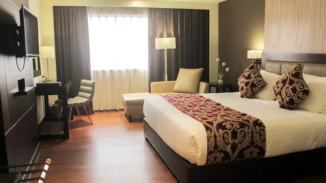 Premiere King، Brentwood Suites 1/3