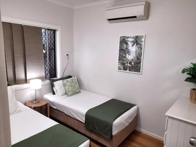 شقة بإطلالة على المسبح بغرفتي نوم، Airlie Apartments 2/3