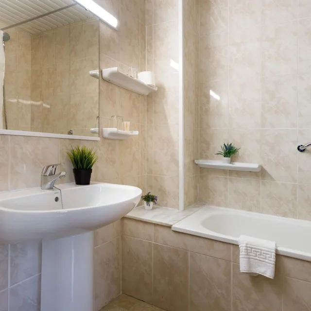 غرفة ثلاثية، L'alguer Hotel 8/8