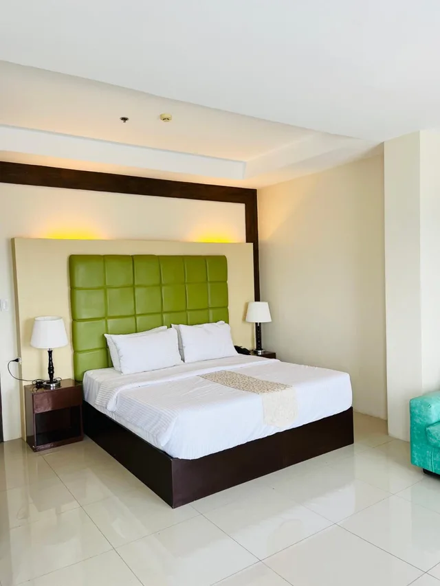 جناح تنفيذي، Sierra Hotel 5/10