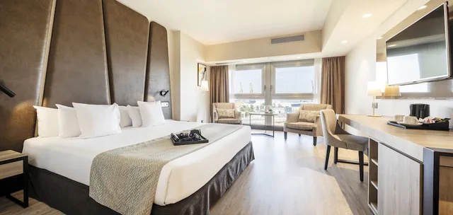 Room, Triple, 1 Queen and 1 Single Bed, Ilunion Malaga 3/4