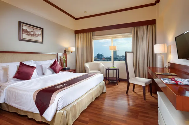 Deluxe, King Bed, Sahid Surabaya 1/2