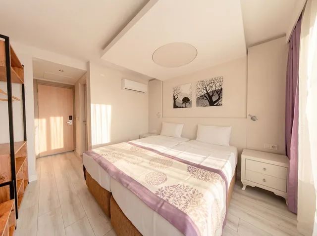 غرفة قياسية بسرير مزدوج، Tropic Hotel Side 1/10