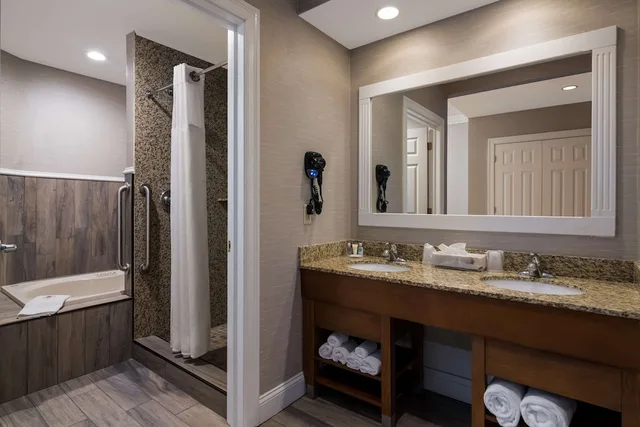 غرفة قياسية بسرير كينج، Comfort Inn & Suites Plattsburgh - Morrisonville 9/9