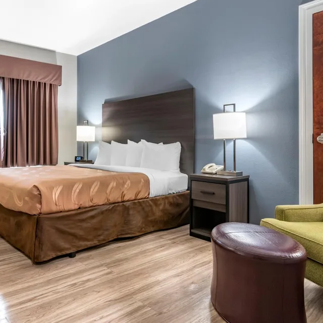 غرفة قياسية بسرير كينج، Quality Inn & Suites Demopolis AL 5/10