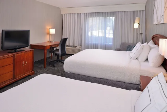 غرفة بسريرين كوين لذوي الإعاقة، Courtyard by Marriott Charlotte Gastonia 3/4