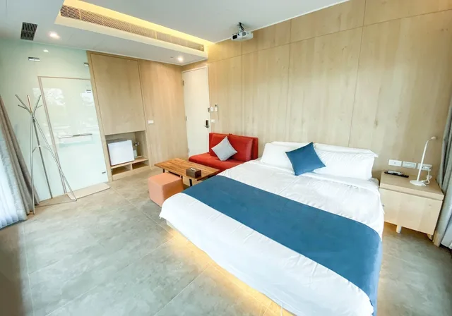 غرفة كومفورت بسرير كينج بإطلالة على الحديقة، Villa Loherb 1/10