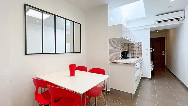 شقة بسرير كوين وسرير فردي، Le Florian Hotel 7/10