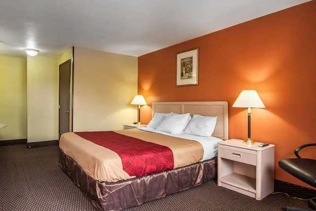 غرفة بسرير كينج، Rodeway Inn Willamette River 3/6