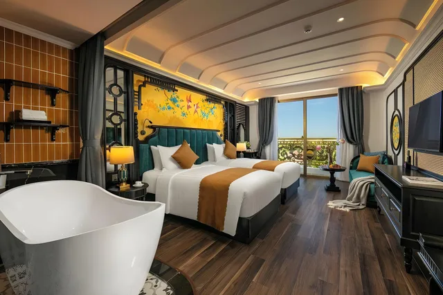 غرفة بريميير بسرير مزدوج أو سريرين منفصلين بشرفة، Grand Sunrise Palace Hoi An 2/2