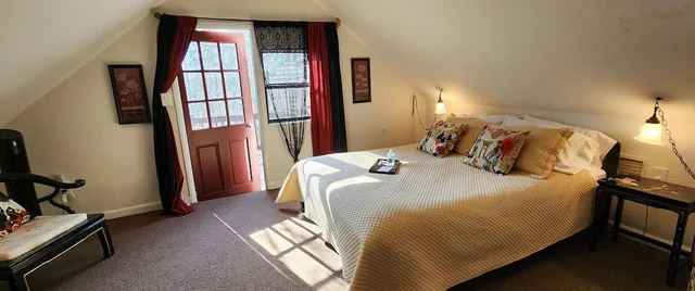 لوفت بسرير كوين، Lily Creek Lodge 4/6