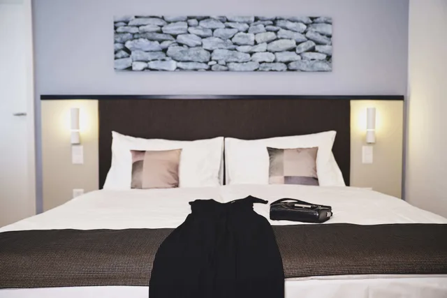 Budget, Double Bed, Small, Bristol Hotel Zurich 2/4