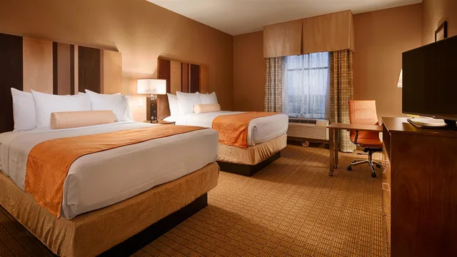 غرفة بسريرين كوين، Best Western Plus Flatonia Inn 2/4