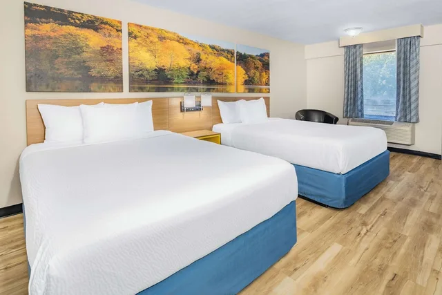 Standard, 2 Queen Beds, Days Inn by Wyndham Spartanburg Waccamaw 1/8