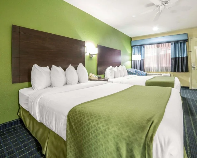 غرفة رباعية بسريرين كوين، Quality Inn Needles, CA 4/4