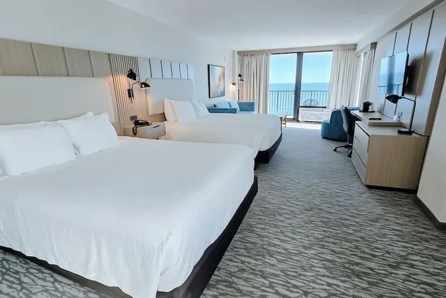 غرفة ديلوكس بسريرين كوين بإطلالة على البحر مع أريكة، Nautilus Inn 3/10
