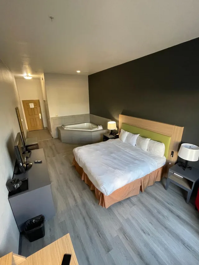 جناح بسرير كينج بحوض جاكوزي، Country Inn Suites By Radisson College Station Tx 7/10