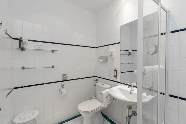 غرفة صغيرة بسريرين منفصلين، Hotel Karntnerhof 5/5