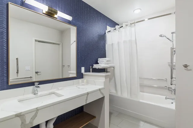 غرفة بسرير كينج بإطلالة على المدينة، Fairfield Inn & Suites By Marriott Minneapolis North/Blaine 7/10