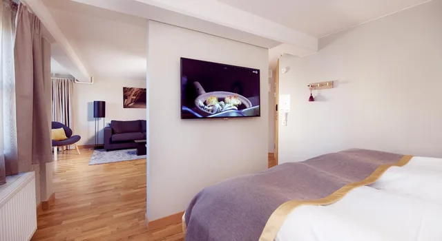 جناح جونيور، Home Hotel Bryggeparken 6/8