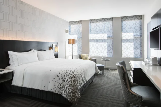 Room, King Bed, Renaissance Cincinnati Downtown Hotel 1/2