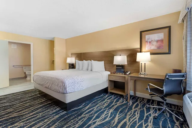 غرفة بسرير كينج لذوي الإعاقة، Best Western Mountainbrook Inn 3/4